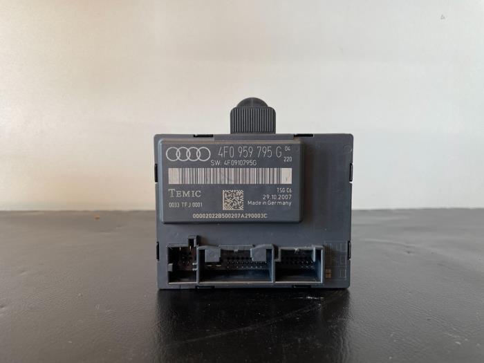 Module confort d'un Audi A6 (C6) 2.0 TDI 16V 2008