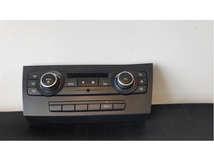 Heater control panel from a BMW 3 serie (E90) 320d 16V 2011