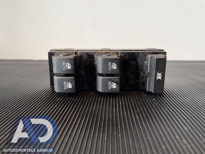 Usados Interruptor combinado de ventanillas Kia Cee'd Sporty Wagon (EDF) 1.6 CRDi 115 16V Precio € 34,99 Norma de margen ofrecido por Autodemontage Aandijk