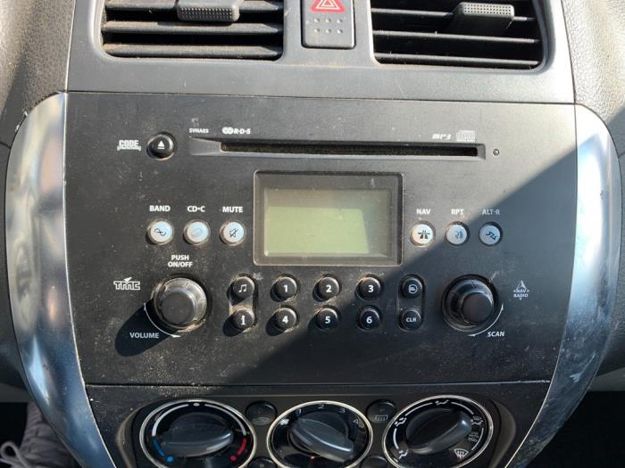 Radio CD Spieler van een Suzuki SX4 (EY/GY) 1.9 DDiS Grip 4x4 2009
