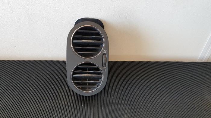 Dashboard vent from a Volkswagen Golf Plus (5M1/1KP) 2.0 TDI 16V 2006