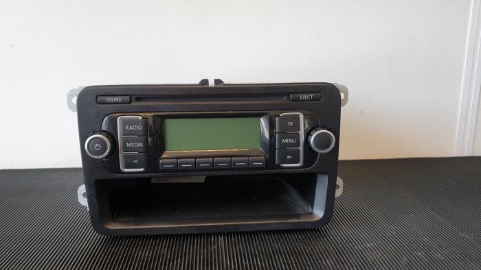 Radioodtwarzacz CD z Volkswagen Golf VI Variant (AJ5/1KA) 1.6 TDI 16V 105 2011