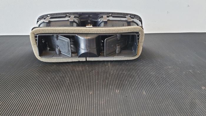 Dashboard vent from a Volkswagen Golf VI Variant (AJ5/1KA) 1.6 TDI 16V 105 2011