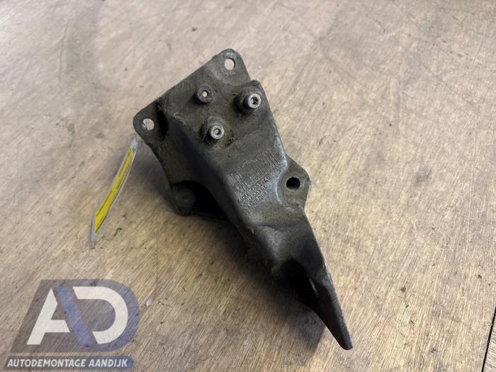 Used Engine mount Landrover Range Rover Sport (LS) 3.6 TDV8 32V Price € 19,99 Margin scheme offered by Autodemontage Aandijk