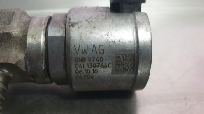 Fuel injector nozzle from a Volkswagen Golf Sportsvan (AUVS) 2.0 TDI 150 16V 2015