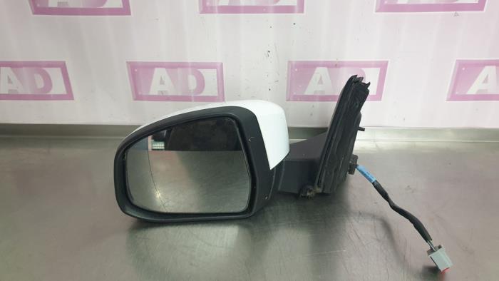 Wing mirror, left from a Ford Mondeo IV Wagon 2.0 TDCi 140 16V 2010