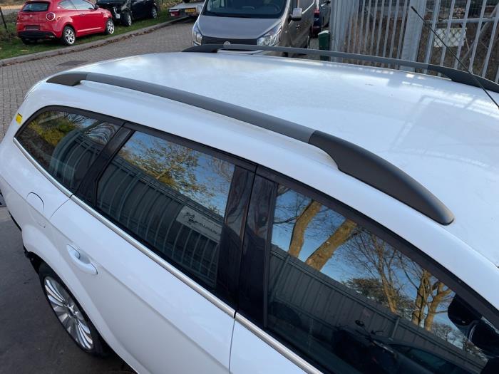 Roof rail kit from a Ford Mondeo IV Wagon 2.0 TDCi 140 16V 2010