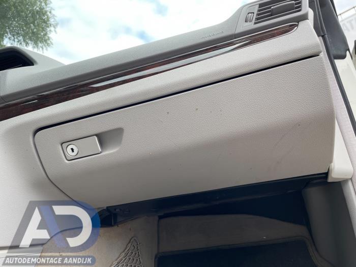 Begagnade Handskfack Mercedes E (C207) E-350 CGI V6 24V Pris € 49,99 Marginaltabell erbjuds av Autodemontage Aandijk