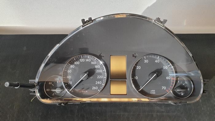 Odometer KM from a Mercedes-Benz C (W203) 1.8 C-180K 16V 2005