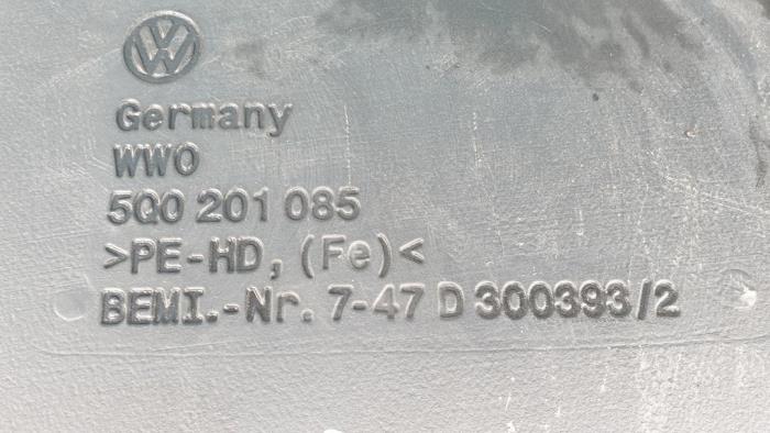 Krafstofftank van een Volkswagen Golf VII (AUA) 1.2 TSI BlueMotion 16V 2014