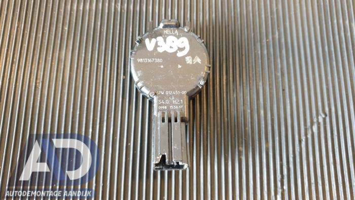 Begagnade Regnsensor Citroen C3 (SX/SW) 1.2 12V e-THP PureTech 110 Pris € 14,99 Marginaltabell erbjuds av Autodemontage Aandijk