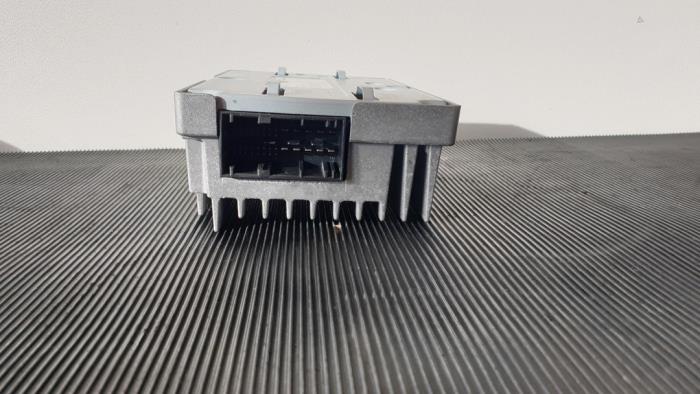 Amplificateur radio d'un BMW X1 (E84) sDrive 20d 2.0 16V 2012