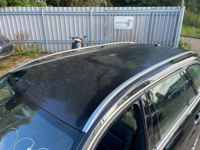 Roof rail kit from a Mercedes-Benz E Estate (S212) E-200 CDI 16V BlueEfficiency,BlueTEC 2015