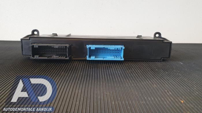 Używane Modul Comfort BMW 3 serie (E92) 325d 24V Cena € 99,99 Procedura marży oferowane przez Autodemontage Aandijk