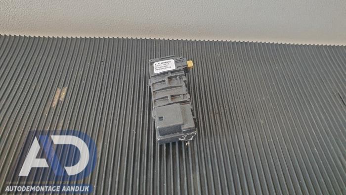 Begagnade Innetemperatursensor Mercedes E (W212) E-200 CDI 16V BlueEfficiency,BlueTEC Pris € 14,99 Marginaltabell erbjuds av Autodemontage Aandijk