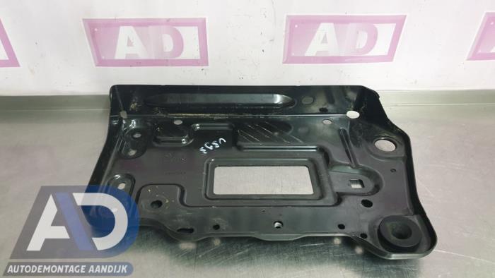 Begagnade Batterilåda Mercedes B (W246/W242) 1.6 B-180 BlueEFFICIENCY Turbo 16V Pris € 24,99 Marginaltabell erbjuds av Autodemontage Aandijk
