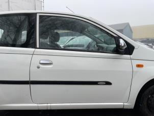 Używane Drzwi prawe wersja 2-drzwiowa Daihatsu Cuore (L251/271/276) 1.0 12V DVVT Cena € 74,99 Procedura marży oferowane przez Autodemontage Aandijk