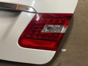 Używane Tylne swiatlo pozycyjne prawe Mercedes E (C207) E-350 CGI V6 24V Cena € 49,99 Procedura marży oferowane przez Autodemontage Aandijk