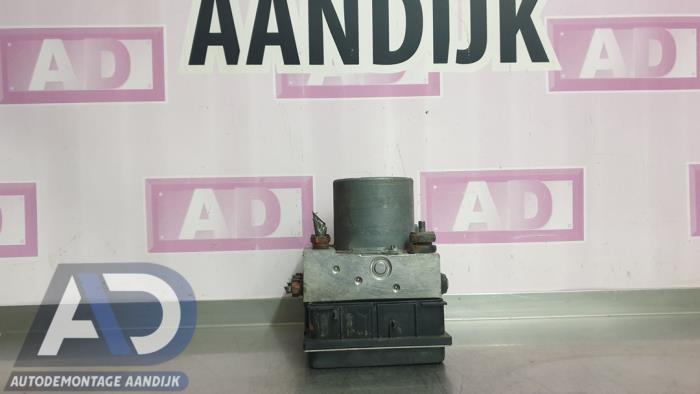Begagnade ABS-pump Toyota Corolla Verso (R10/11) 2.2 D-4D 16V Pris € 74,99 Marginaltabell erbjuds av Autodemontage Aandijk