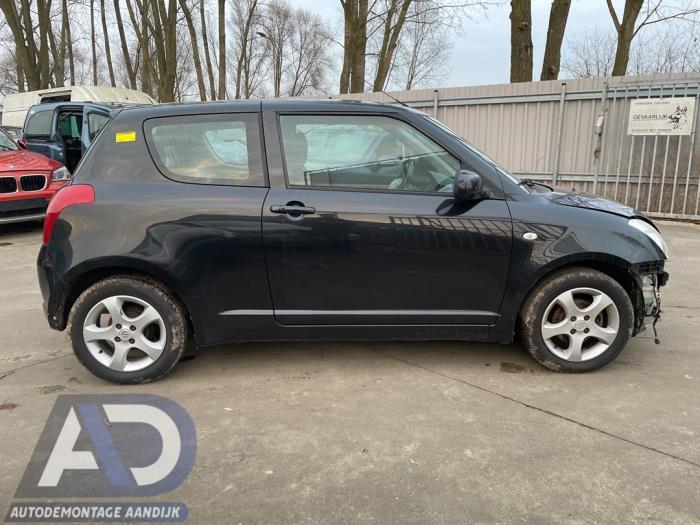 Używane Kurtyna prawa Suzuki Swift (ZA/ZC/ZD1/2/3/9) 1.3 VVT 16V Cena € 39,99 Procedura marży oferowane przez Autodemontage Aandijk