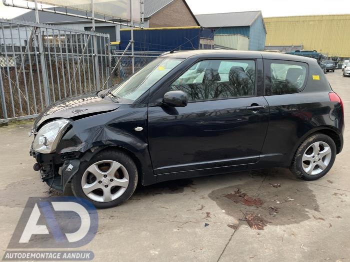 Używane Kurtyna lewa Suzuki Swift (ZA/ZC/ZD1/2/3/9) 1.3 VVT 16V Cena € 39,99 Procedura marży oferowane przez Autodemontage Aandijk