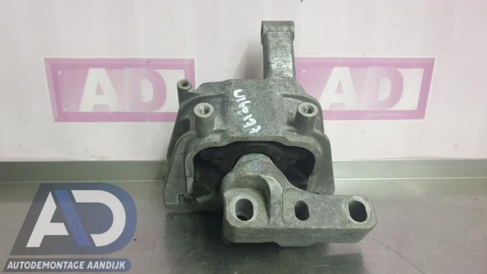Used Engine mount Volkswagen Tiguan (5N1/2) 2.0 TDI 16V 4Motion Price € 34,99 Margin scheme offered by Autodemontage Aandijk