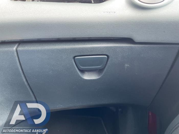 Begagnade Handskfack Ford Fiesta 6 (JA8) 1.4 16V Pris € 24,99 Marginaltabell erbjuds av Autodemontage Aandijk
