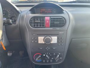 Usagé Radio/Lecteur CD Opel Corsa C (F08/68) 1.2 16V Twin Port Prix € 39,99 Règlement à la marge proposé par Autodemontage Aandijk