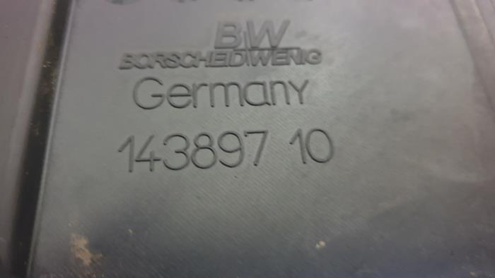 Chapa protectora motor de un BMW X1 (E84) sDrive 20d 2.0 16V 2012