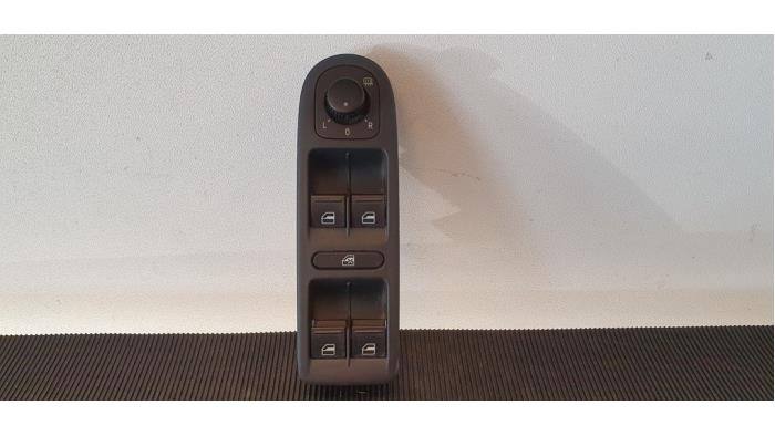 Interruptor combinado de ventanillas de un Volkswagen Golf VI (5K1) 1.4 16V 2011