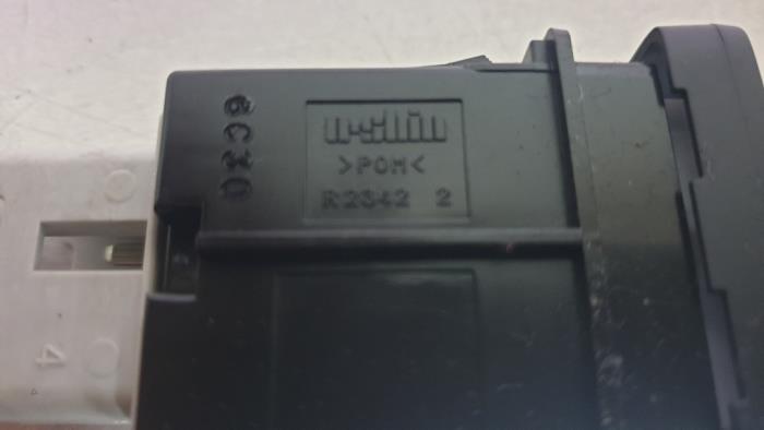 AIH headlight switch from a Suzuki Swift (ZA/ZC/ZD1/2/3/9) 1.3 VVT 16V 2007