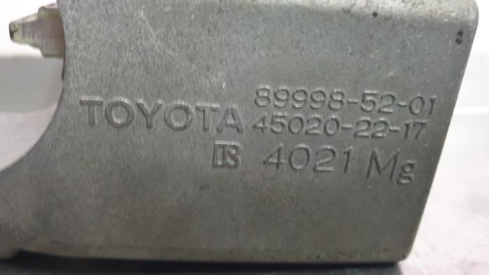 Cierre de caja de dirección de un Toyota Yaris II (P9) 1.3 16V VVT-i 2008