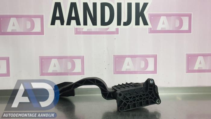 Gaspedalposition Sensor van een Opel Corsa D 1.2 16V 2008