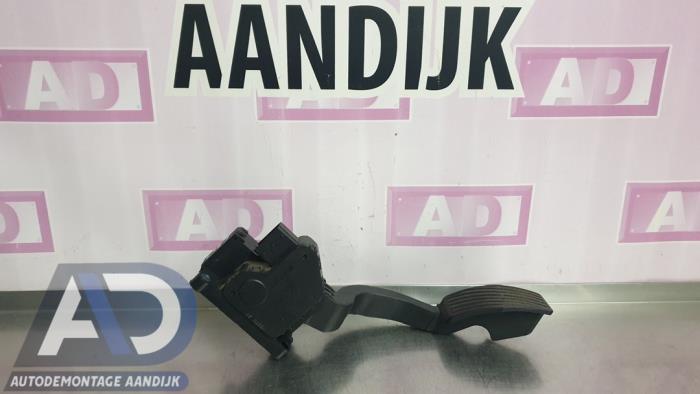 Gaspedalposition Sensor van een Opel Corsa D 1.2 16V 2008