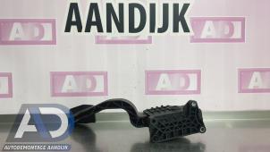 Gaspedalposition Sensor van een Opel Corsa D 1.2 16V 2008