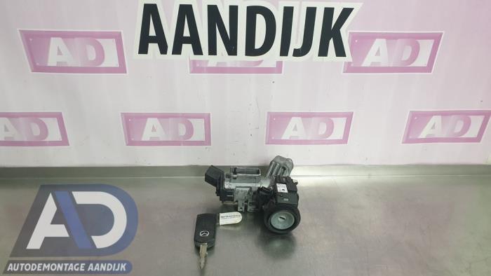Używane Stacyjka + Kluczyk Mazda 2 (DE) 1.3 16V MZR Cena € 59,99 Procedura marży oferowane przez Autodemontage Aandijk