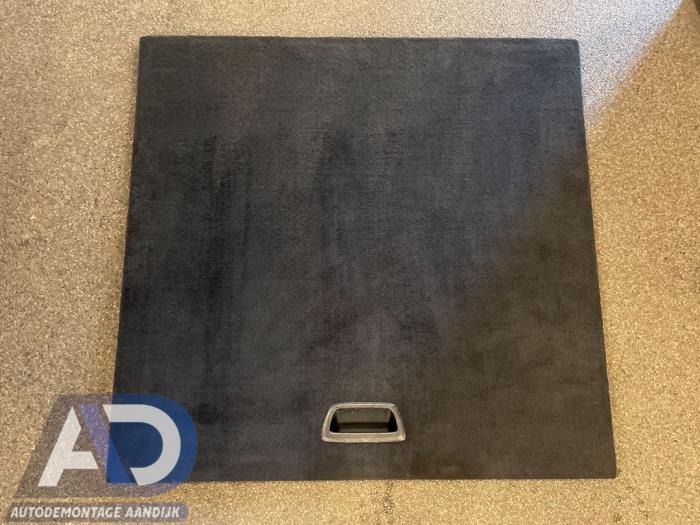 Usados Suelo maletero BMW 3 serie Touring (F31) 318d 2.0 16V Precio € 49,99 Norma de margen ofrecido por Autodemontage Aandijk