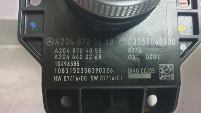 Botón I-Drive de un Mercedes-Benz C (W204) 2.2 C-220 CDI 16V 2008