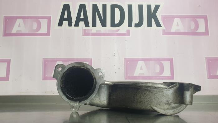 Intake manifold from a Volkswagen Caddy III (2KA,2KH,2CA,2CH) 1.9 TDI 2009