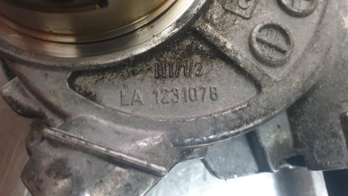 Bomba de vacío (Gasolina) de un Mercedes-Benz E (C207) E-350 CGI V6 24V 2010
