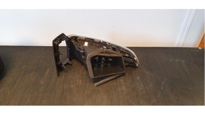 Grille aération tableau de bord d'un Ford Focus 3 Wagon 1.6 TDCi ECOnetic 2014