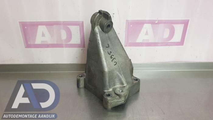 Used Engine mount Mercedes C (W203) 1.8 C-180K 16V Price € 29,99 Margin scheme offered by Autodemontage Aandijk