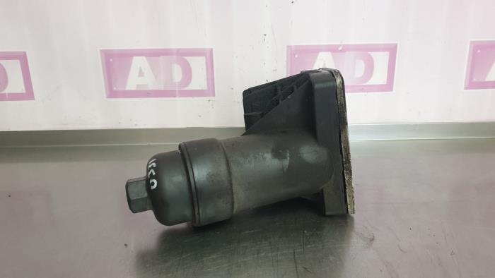 Oil filter housing from a BMW 3 serie (E90) 320d 16V Corporate Lease 2011