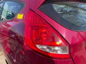 Usados Luz trasera izquierda Ford Fiesta 6 (JA8) 1.25 16V Precio € 39,99 Norma de margen ofrecido por Autodemontage Aandijk