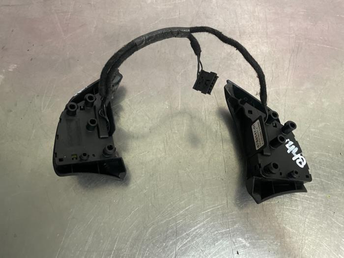 Steering wheel mounted radio control from a BMW 3 serie (E90) 320d 16V 2006