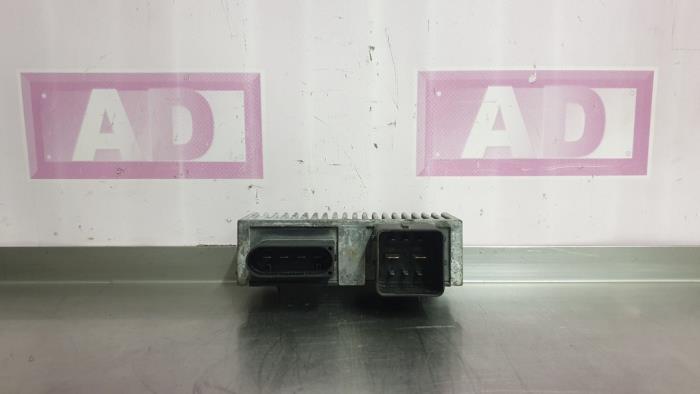 Cooling fin relay from a Renault Trafic New (JL) 2.0 dCi 16V 115 2014