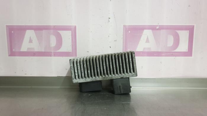 Cooling fin relay from a Renault Trafic New (JL) 2.0 dCi 16V 115 2014