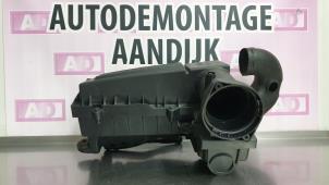 Usados Cuerpo de filtro de aire Audi Q3 (8UB/8UG) 2.0 TDI 16V 140 Precio € 44,99 Norma de margen ofrecido por Autodemontage Aandijk