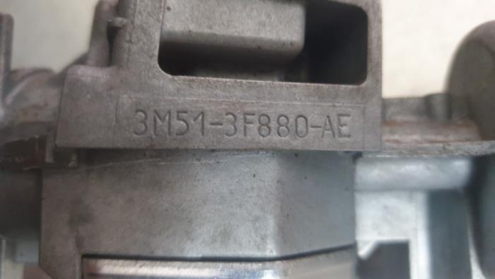 Cerradura de contacto y llave de un Ford Focus 3 Wagon 1.6 TDCi ECOnetic 2014