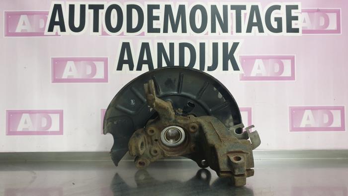 Achsschenkel links vorne van een Audi Q3 (8UB/8UG) 2.0 TDI 16V 140 2014